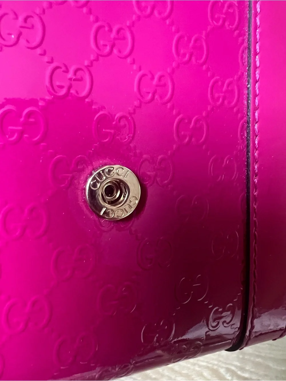 GUCCI Magenta Patent Micro Guccissima Compact Wallet - Picture 11 of 12